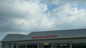 Bandara Singkawang diselimuti kabut asap akibat kebakaran hutan dan lahan di Kalimantan Barat