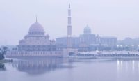 Pemandangan langit berselimut kabut asap lintas batas saat Malaysia mendesak keras tindakan nyata ASEAN.