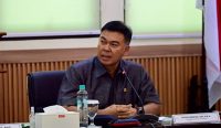 Anggota Komisi X DPR RI Rycko Menoza melempar kritik tajam soal sengkarut Data Desil BPS saat blusukan ke BPS Tegal. (Kredit Foto: Alya/Karisma)