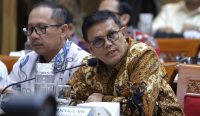 Anggota Komisi X DPR RI Sabam Sinaga memberikan peringatan tegas kepada BPS untuk membenahi akurasi data kemiskinan dan Bansos dalam Rapat Dengar Pendapat di Kompleks Parlemen Senayan.
