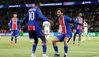 Aksi selebrasi Ferran Torres bersama Ousmane Dembele usai mencetak gol kelima dalam laga pembantaian PSG vs Slovan Bratislava di Liga Champions. Kredit foto: Benoît Tessier/Reuters.