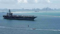 Di balik kemegahan kapal induk raksasa ini tersimpan tragedi kelam 8 Awak USS Lincoln Bunuh Diri akibat tekanan misi. Foto: Chanakarn Laosarakham/AFP/Getty Images.