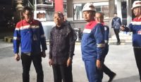 Gubernur Bali Wayan Koster langsung meninjau Depo BBM Pesanggaran, Denpasar, pada Rabu (14/10/2026) pukul 23.40 WITA, setibanya dari Jakarta.