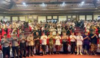 Koster saat hadir dan membuka webinar literasi digital bertema "Bali Aman Digital" di Gedung Ksirarnawa, Taman Budaya Provinsi Bali, Denpasar, Kamis (29/10/2026). Foto: dok/hms