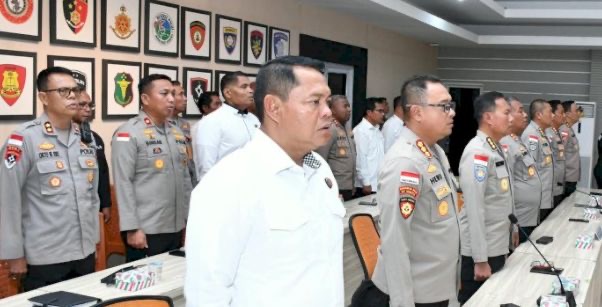 Personel Latpraops Ilegal Fishing Turangga 2026 saat mengikuti arahan Wakapolda NTT. (Foto: Ist)