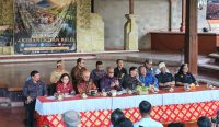 Jajaran Pansus TRAP saat menerima aspirasi dari FOR Hati Bali. Foto: dok/diksimerdeka.com
