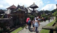 Wisatawan Mancanegara saat mengunjungi Bali. Foto: dok/diksimerdeka.com