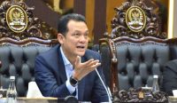Foto arsip Wakil Ketua Baleg DPR RI Martin Manurung saat memimpin rapat di Senayan. Ia kini memimpin kunjungan kerja ke Denpasar untuk memperjuangkan hak royalti Seniman Bali. Foto: Raditya/Mahen.