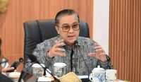 Wakil Ketua Komisi II DPR RI Dede Yusuf mendesak percepatan transfer daerah demi mengamankan pembayaran gaji PPPK 2027. (Kredit Foto: App/Andri)