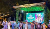 Fashion Show perayaan Discovery Kartika Plaza Hotel merayakan hari jadi ke-36 bersama Discovery Mall Bali yang memasuki usia ke-22 melalui perayaan bertema “Dazzling Elegance” di KUTAKITA Sundown Yard, Kuta, Bali, Selasa (20/10/2026). Foto: dok/diksimerdeka.com