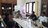 Anggota Komisi VI DPR RI I Gusti Ngurah Kusuma Kelakan menyambangi kantor Pertamina di Jalan Sugianyar, Denpasar, Selasa (13/10/2026). Foto: dok/diksimerdeka.com