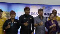 Pengurus ASITA Bali melakukan konferensi pers jelang Musda di Gedung BTB, Kamis (8/10/2026). Foto: dok/diksimerdeka.com