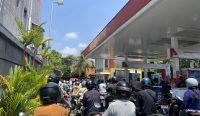 Kondisi antrean di Pertamina. Foto: dok/diksimerdeka.com