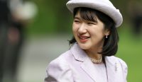 Pesona-Anggun-Putri-Aiko-Taman-Kekaisaran-Akasaka