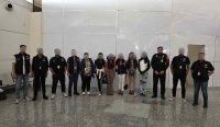 Petugas Imigrasi Ngurah Rai bersama aparat kepolisian saat proses pengamanan dan deportasi WNA bermasalah, termasuk kasus prostitusi dan overstay di Bali. Kredit: Dok. Istimewa / Imigrasi Ngurah Rai.