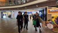 Proses pendeportasian WNA yang melanggar keimigrasian. Foto: dok/diksimerdeka.com