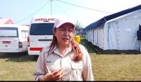 Staf Humas Rumah Sakit Lapangan Ruteng, Yohana R.D. Mari saat memberikan keterangan ke awak media. (Foto: Berto Davids)